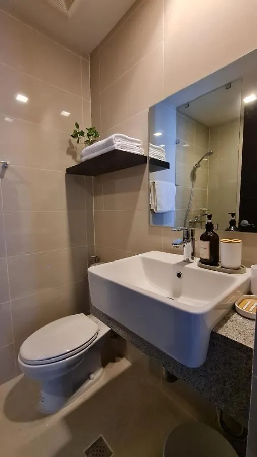 Luxe Bonifacio Global City Taguig Uptown Condo Hotel 1 Bedroom Suite Manila Philippines