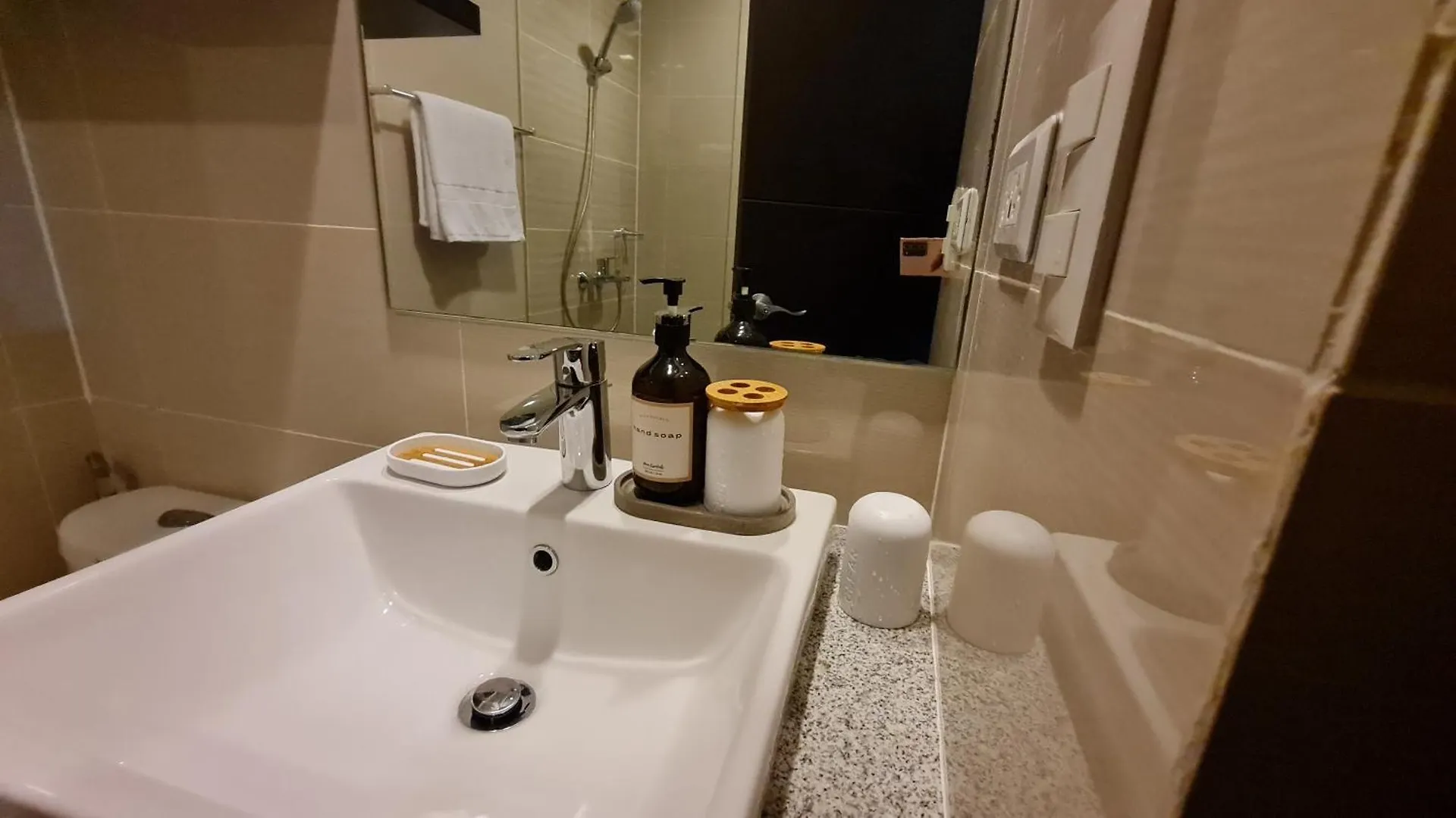 Luxe Bonifacio Global City Taguig Uptown Condo Hotel 1 Bedroom Suite Manila Aparthotel